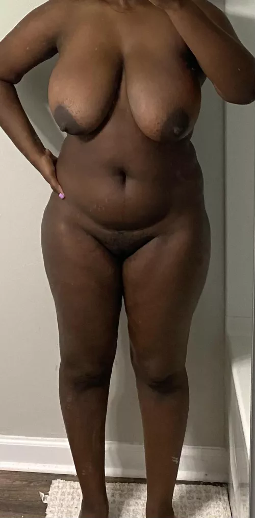 23F/220ish/5’8. Learning to be comfortable in my own skin