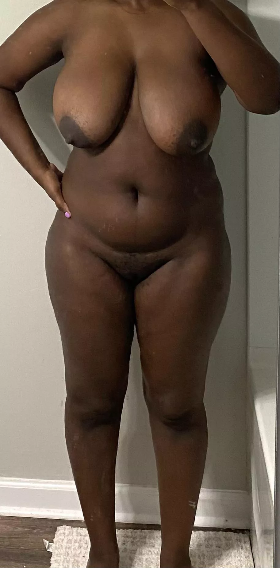 23F/220ish/5’8. Learning to be comfortable in my own skin