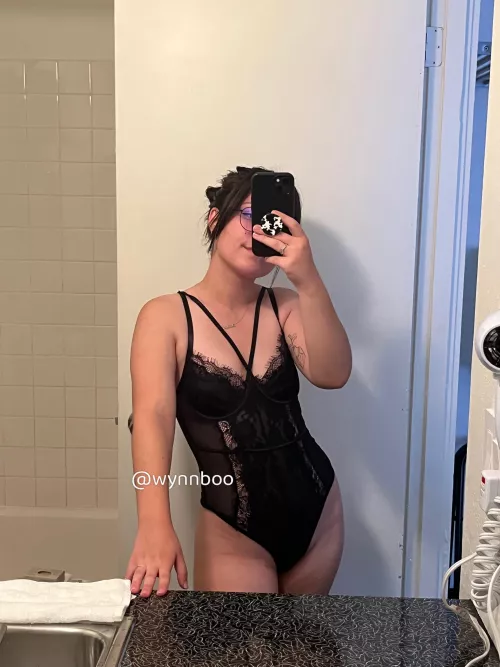 [F] hotel rooms just get me so excited 🖤