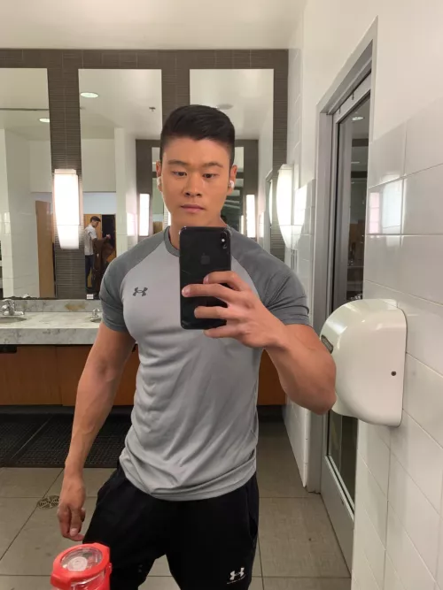 Feeling powerful because of my haircut 💇🏻‍♂️