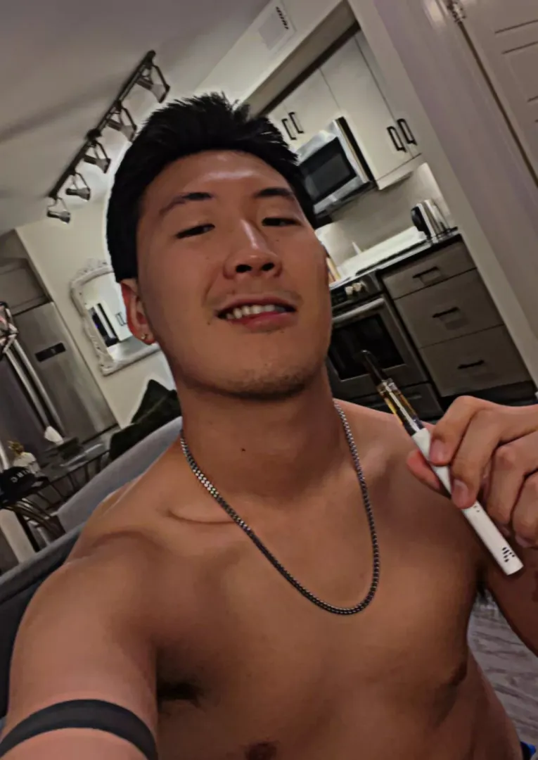 Got my first vape pen today wanna help me get high?