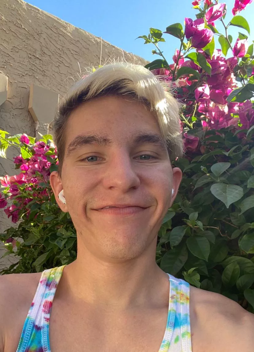 Hey just looking to find some gaymer friends. Hmu 😊