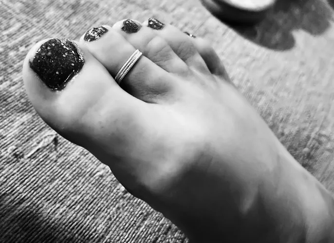 I have always had a softer side when it comes to my feet, so decided to try nail polish, what do you think?