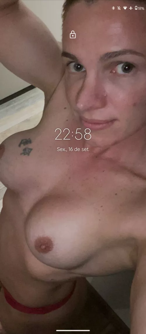 I put your little bitch on my wallpaper