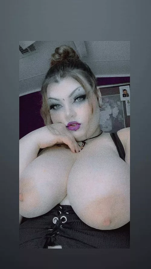 nothing better than titties on a boring saturday