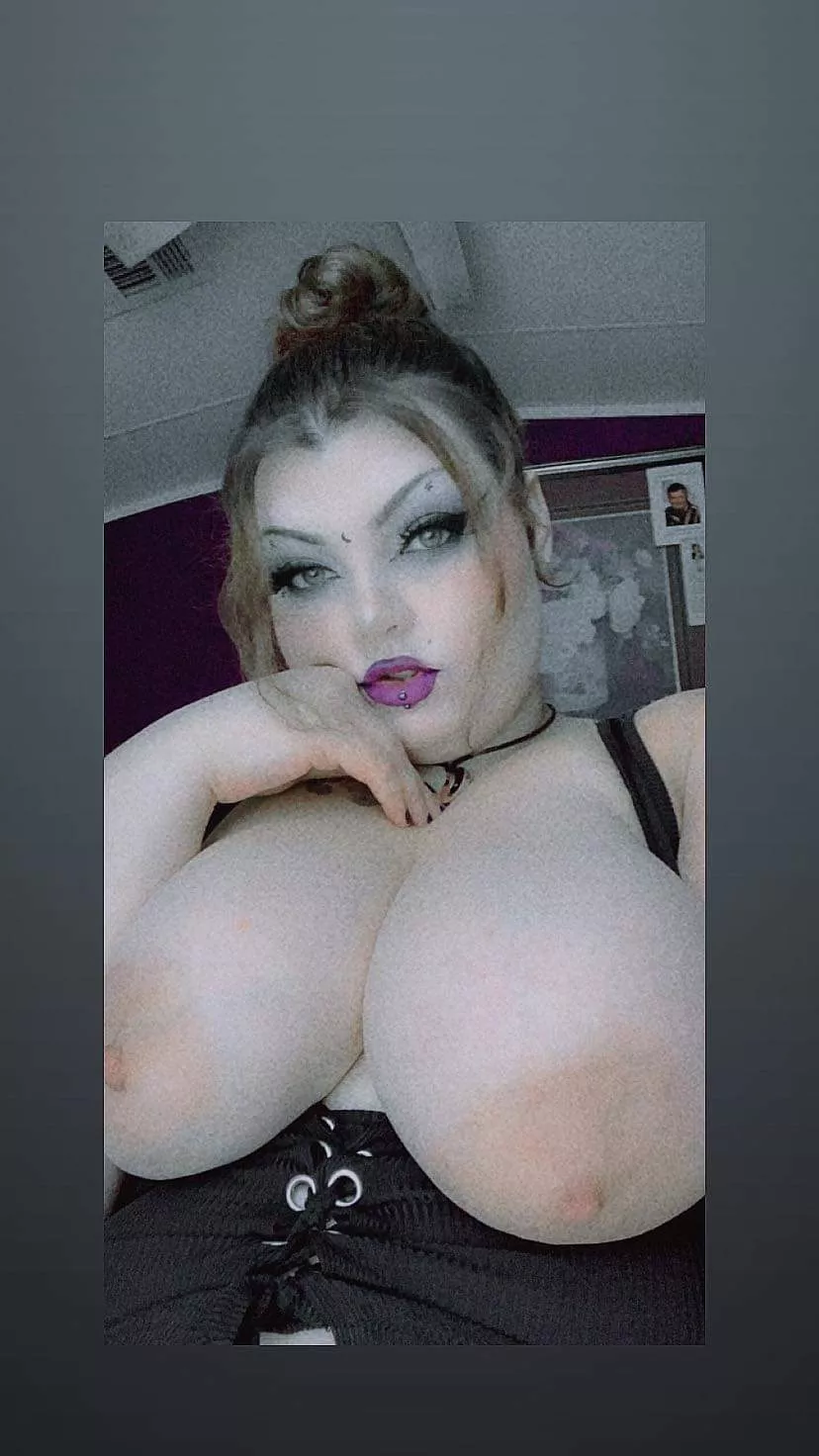 nothing better than titties on a boring saturday