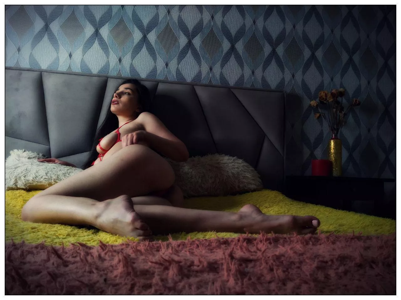 Smooth legs and cute toes. Anyone wanna suck them?