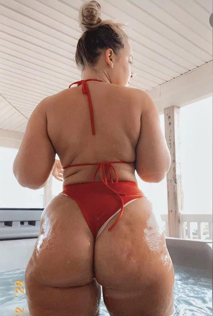 There’s A Little Extra Jiggle To This Booty ;)