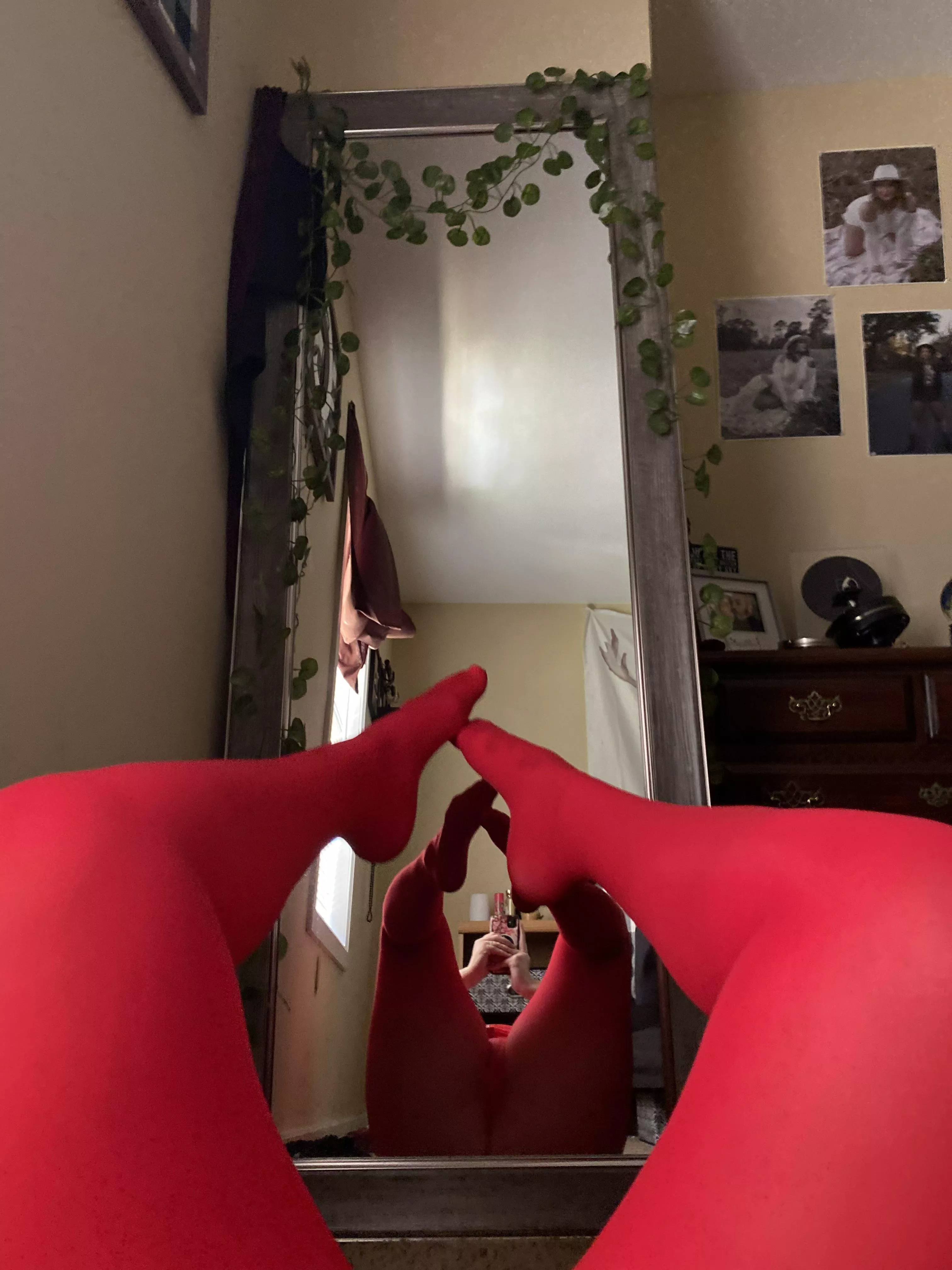 These red pantyhose are my favorite! Do you like them?
