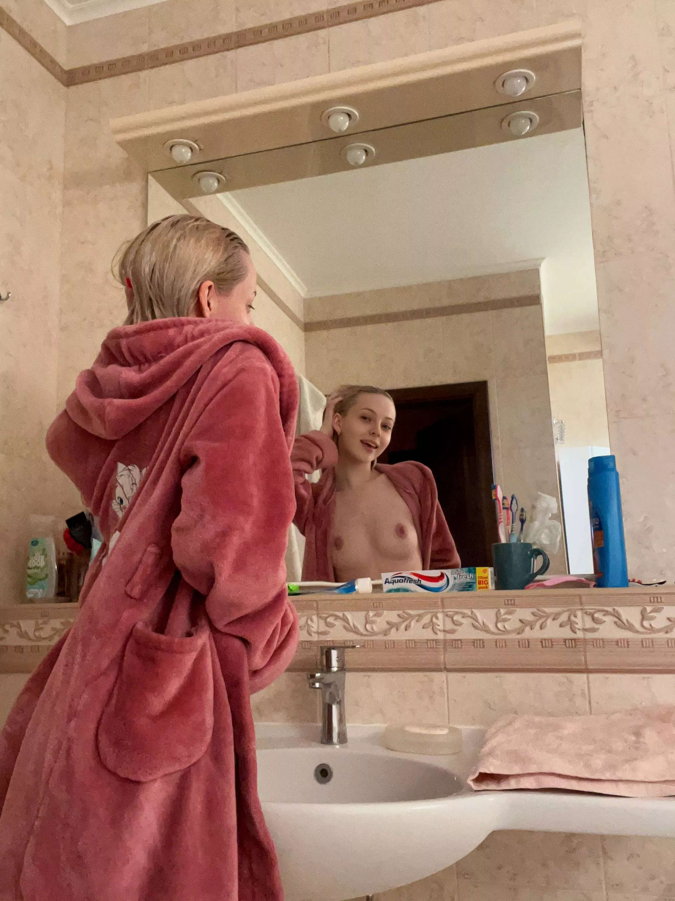 Wear my legs like headphones and let me show you my playlist ?