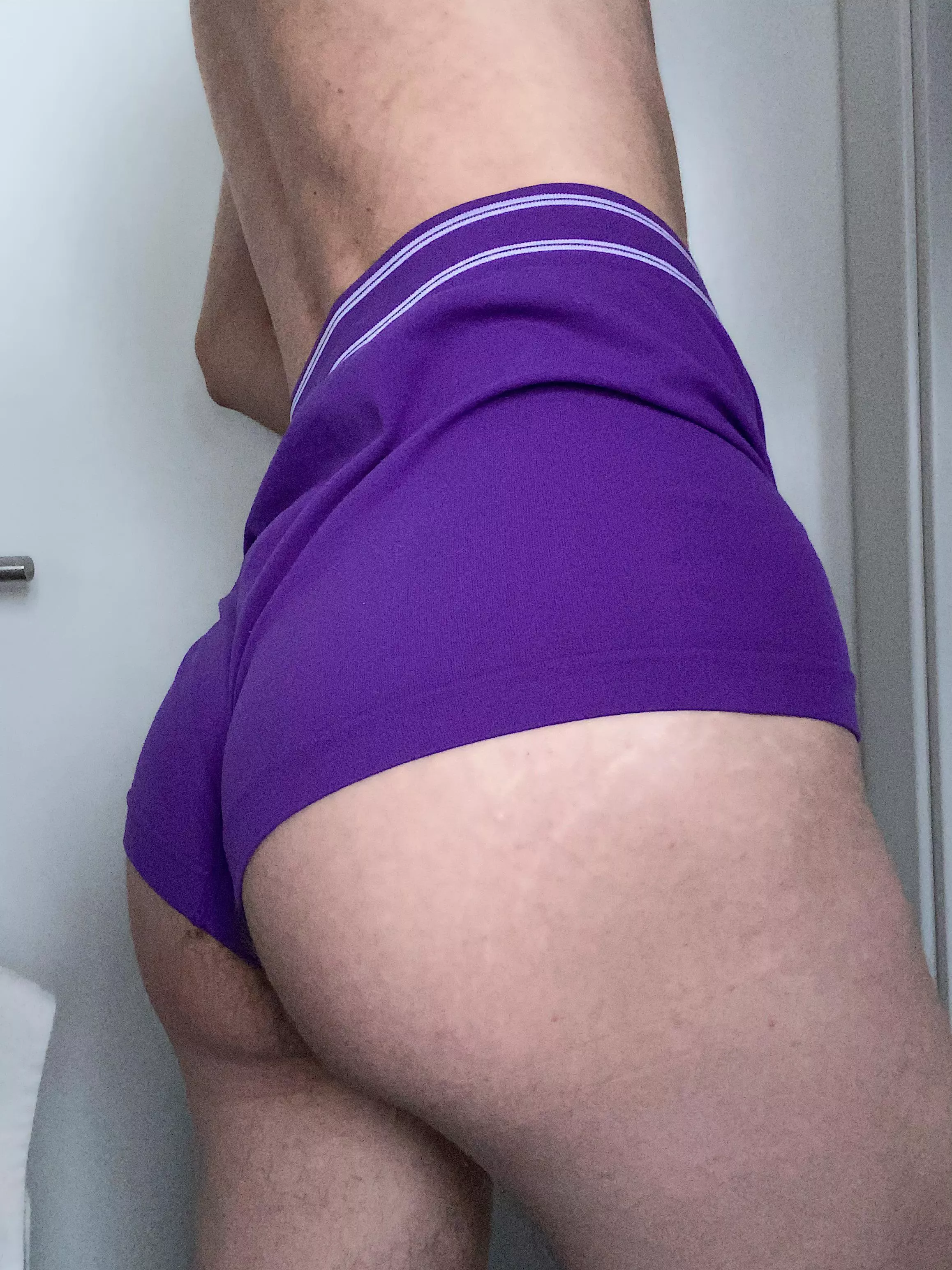 Will you give me a shorts Wedgie 💜🩲