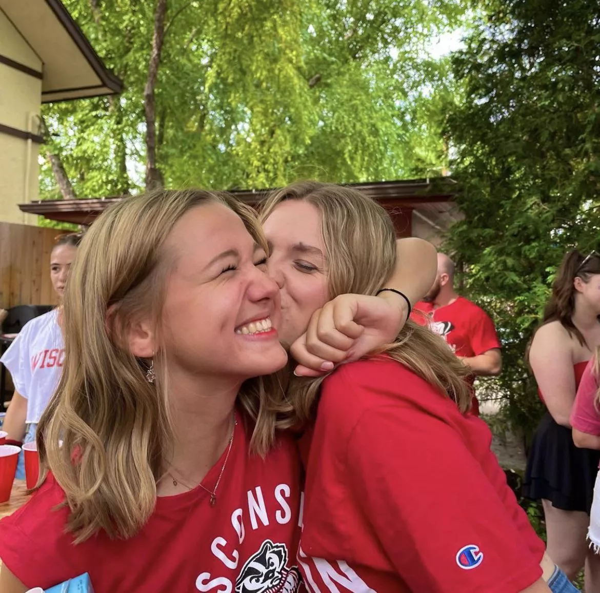 Annie kissing her new friend Annie kissing her new friend