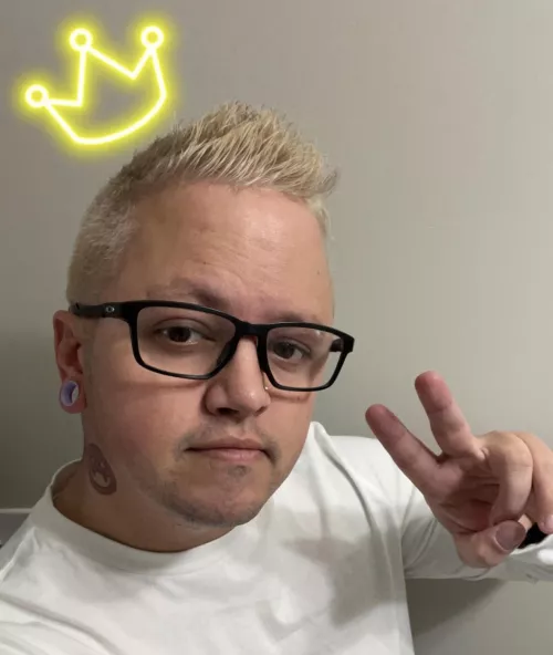 Anyone play Apex on PlayStation? Mirage main here.