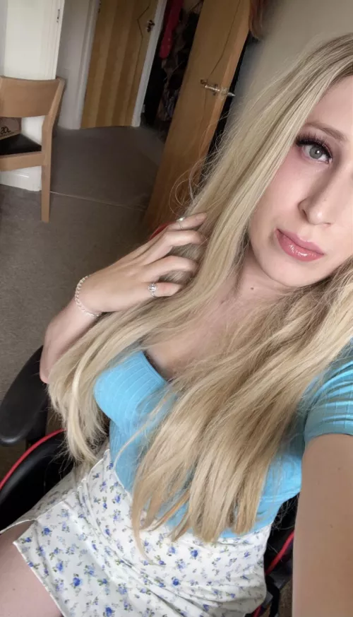 can i sit on your lap?😇