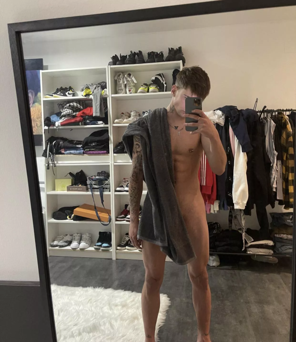 don’t worry, we can share the towel… message me 😏😈