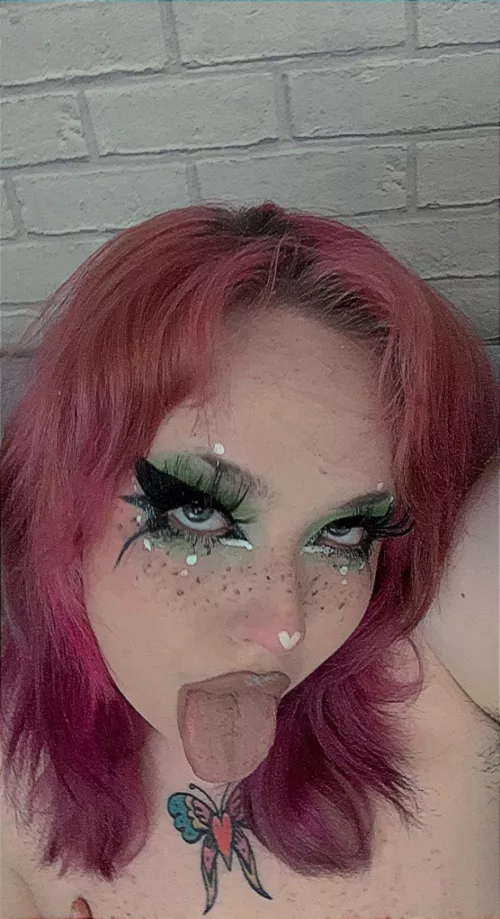 first time with makeup on after my haircut!! x