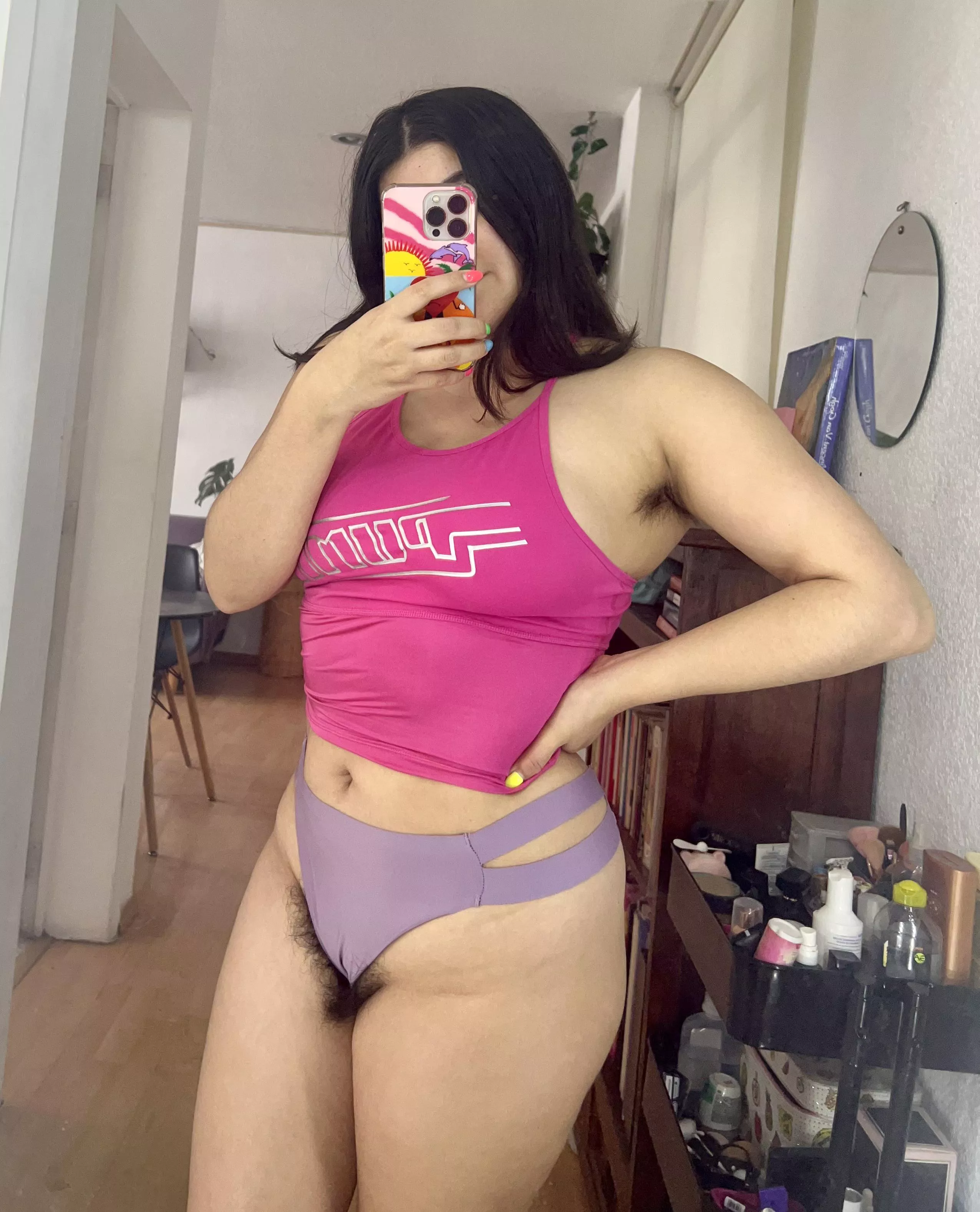 I can’t hide my bush😳