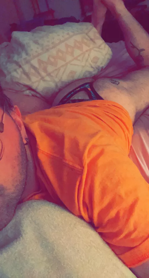 I just wanna get high with hot guys…dms open. Hmu for snap.