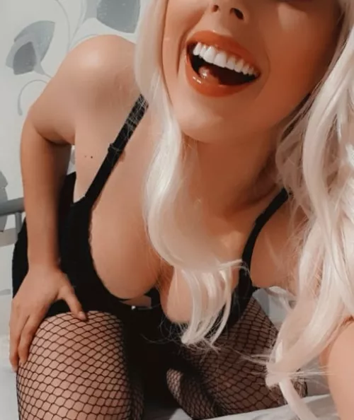 Show me what you're hiding in your pants. Do you think I'll continue to laugh or maybe I'm speechless with delight? π€