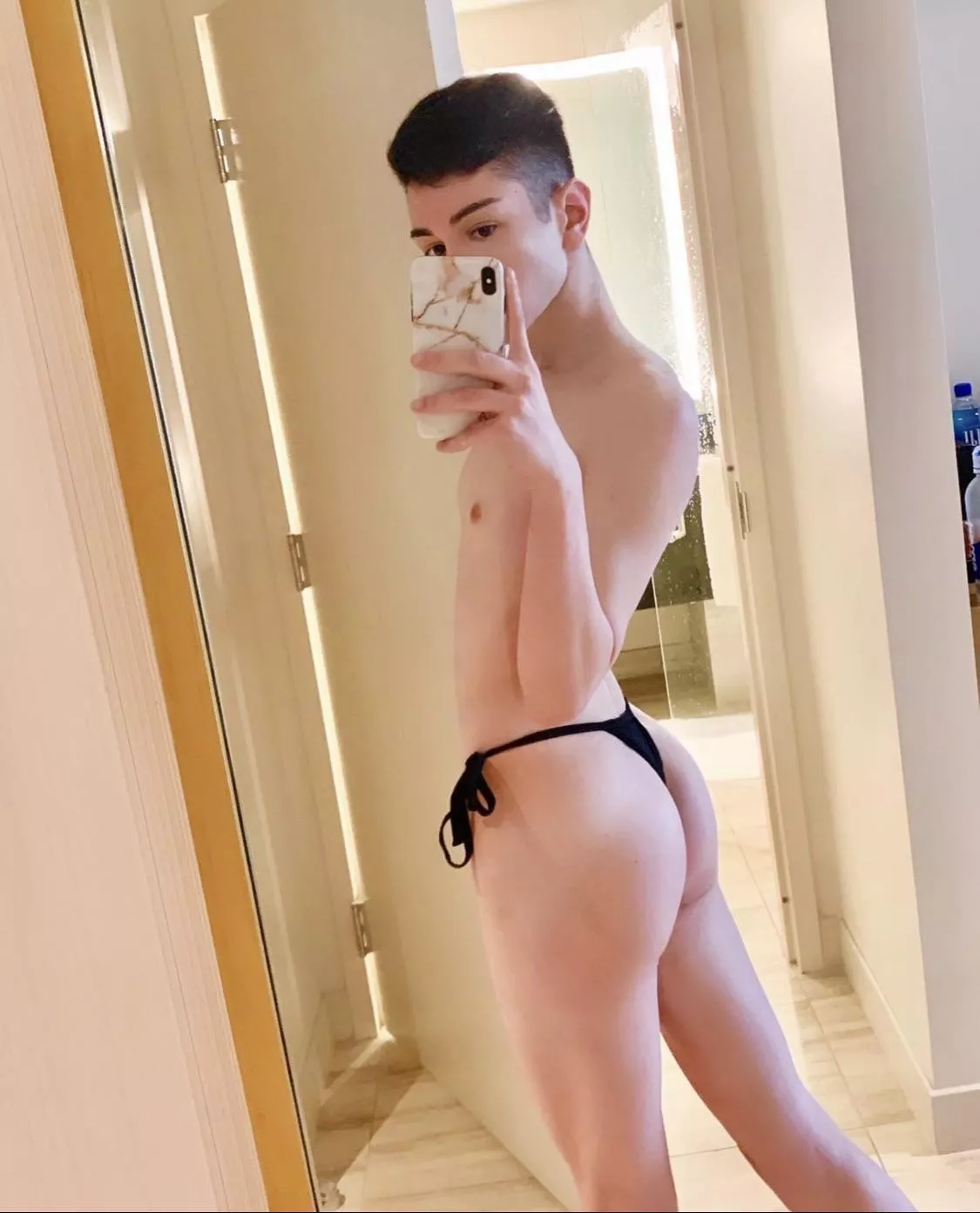 who wants to untie these? 😩😘