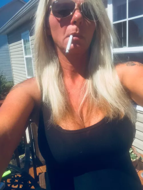 A cigarette pressed between my lips…💋