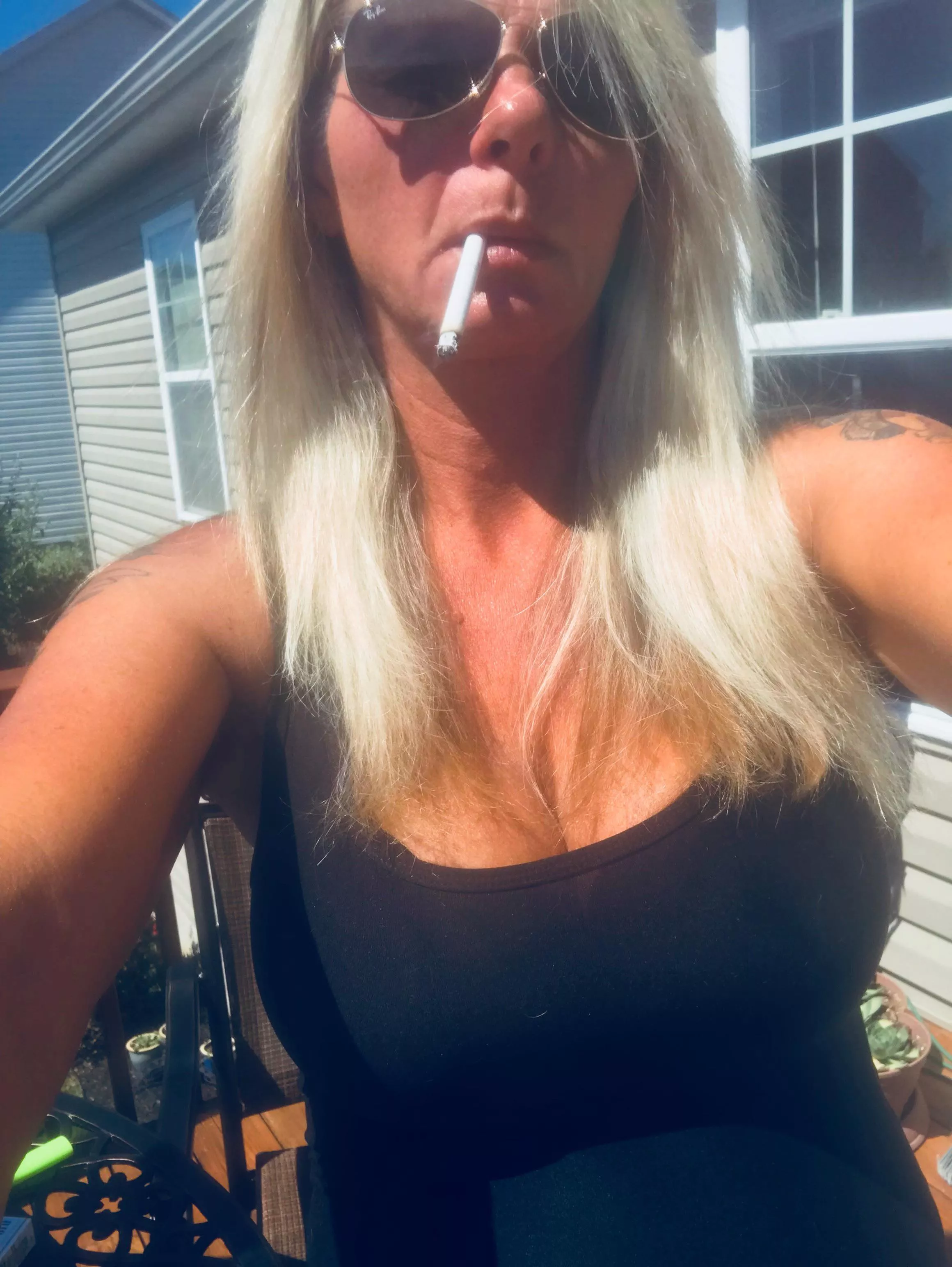 A cigarette pressed between my lips…💋