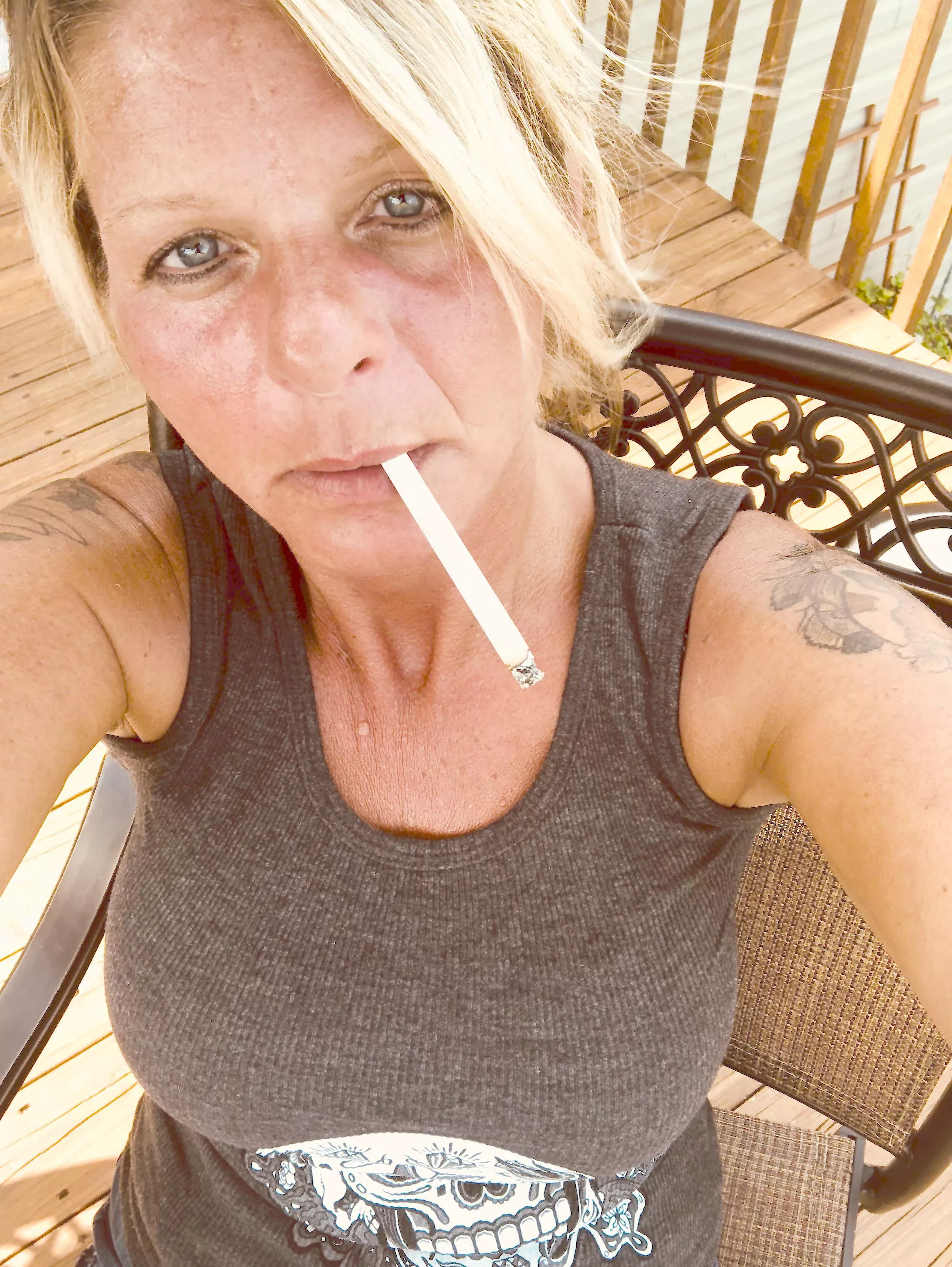 A sexy dangle for you 💋