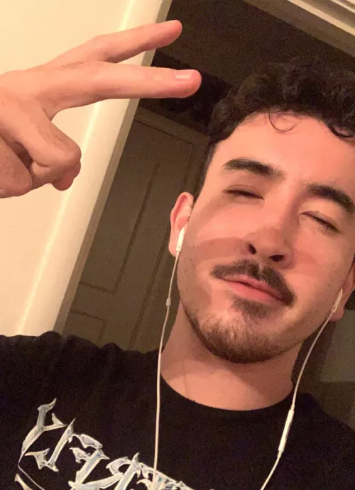 Anyone play video games or like kpop? Need friends! haha