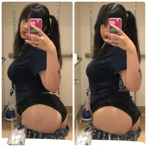 booty selfies in the work bathroom <3