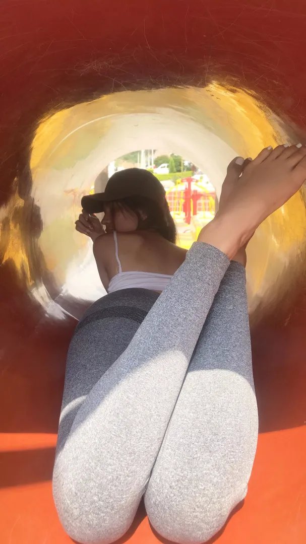 Come watch me act like a dork and try to learn how to twerk 🍑 [F]19