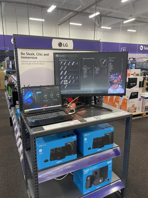 Does anyone recognise who this YouTuber is? His gameplay was being played at a computer store.