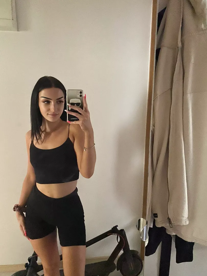 [f] If you think I look good, imagine how I taste