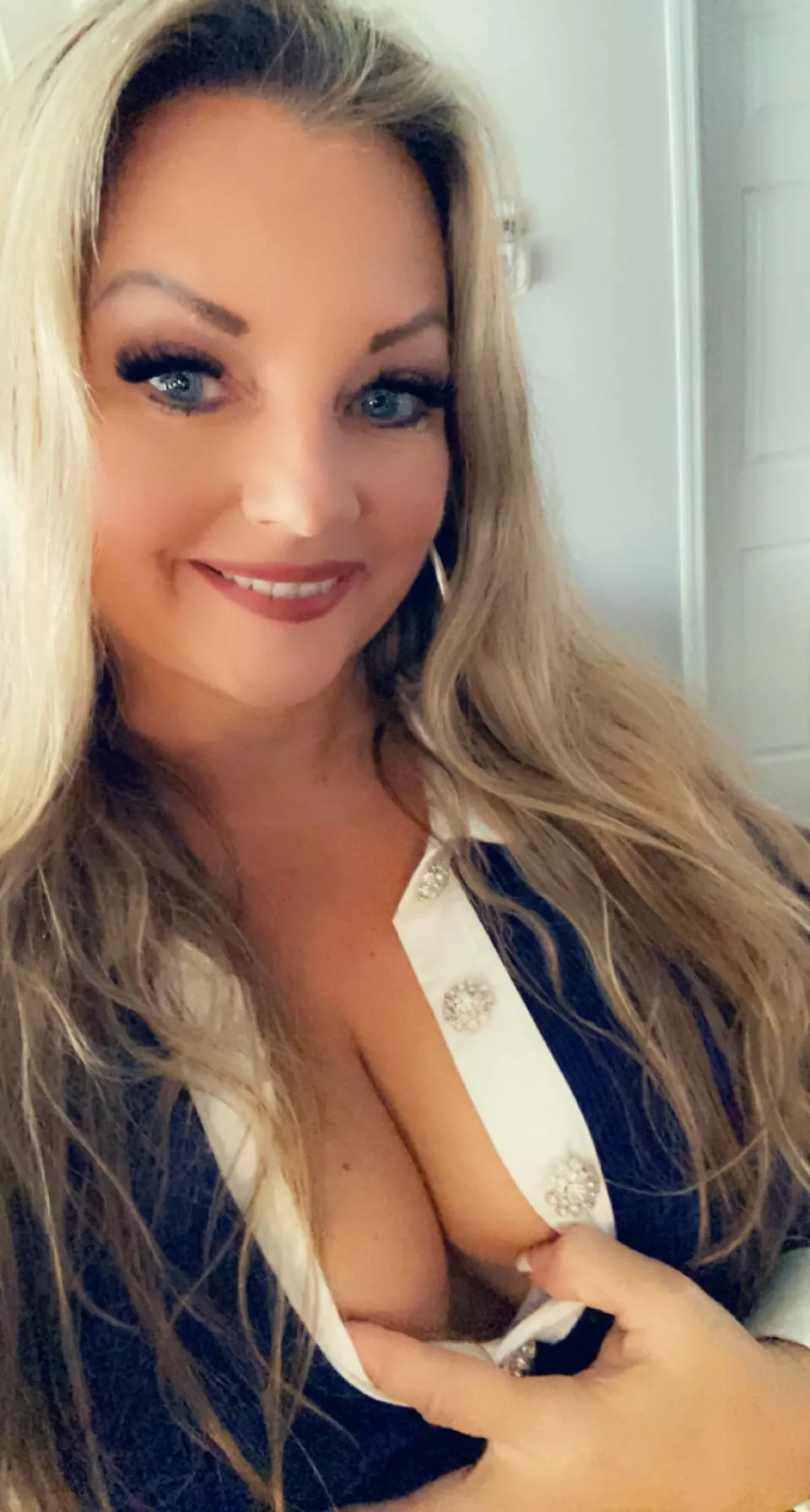 (F)50 hot mature GILF looking to cum