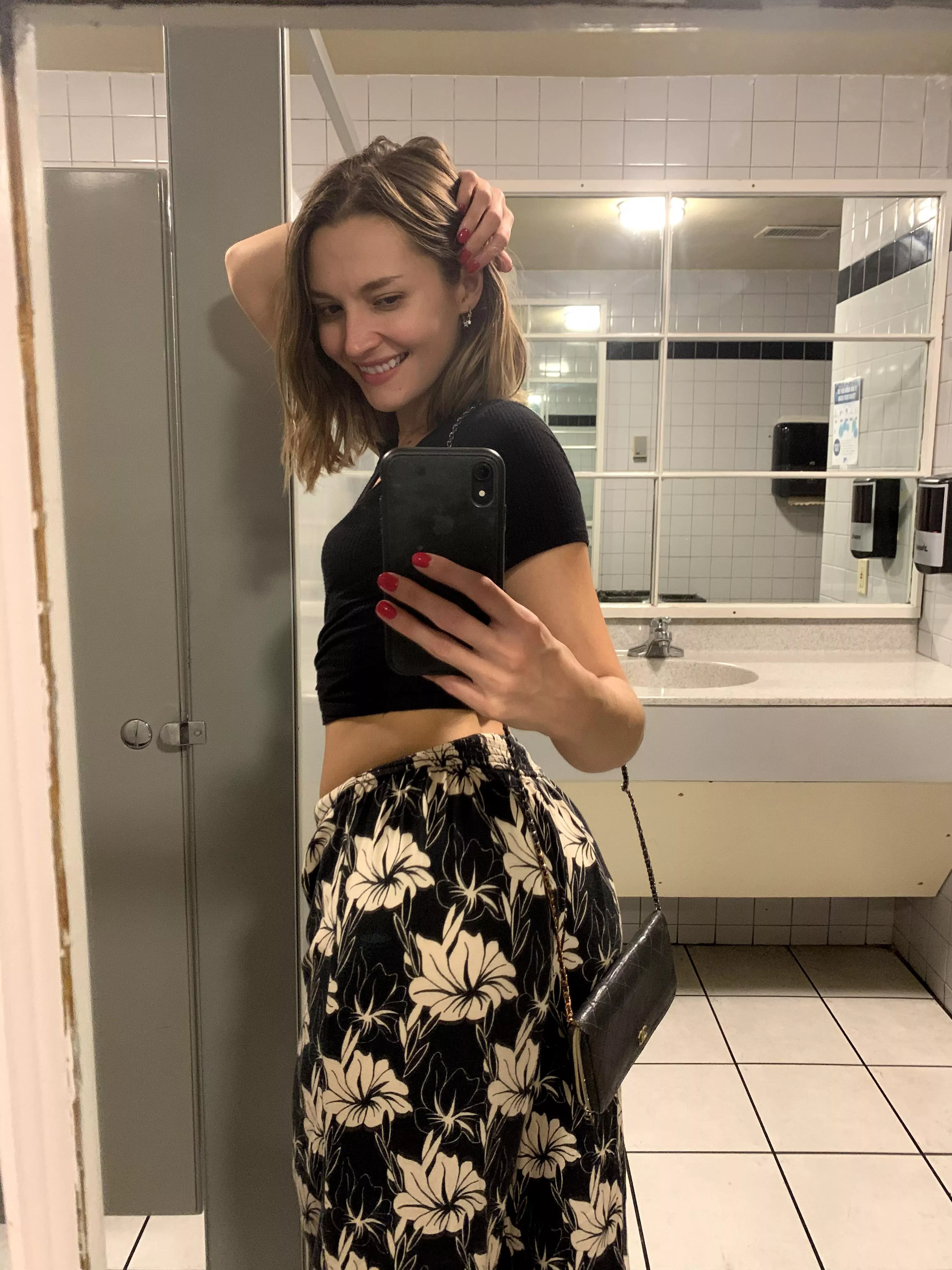 I absolutely adore wearing [f]lowers 🌸🌼🌺