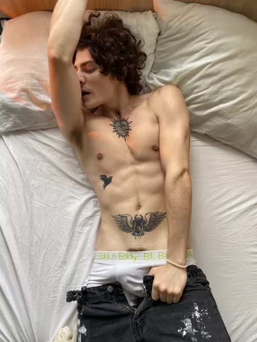 I can get aroused by the smell of hair or body, if during sex I smell sweat, my orgasm will be very strong...