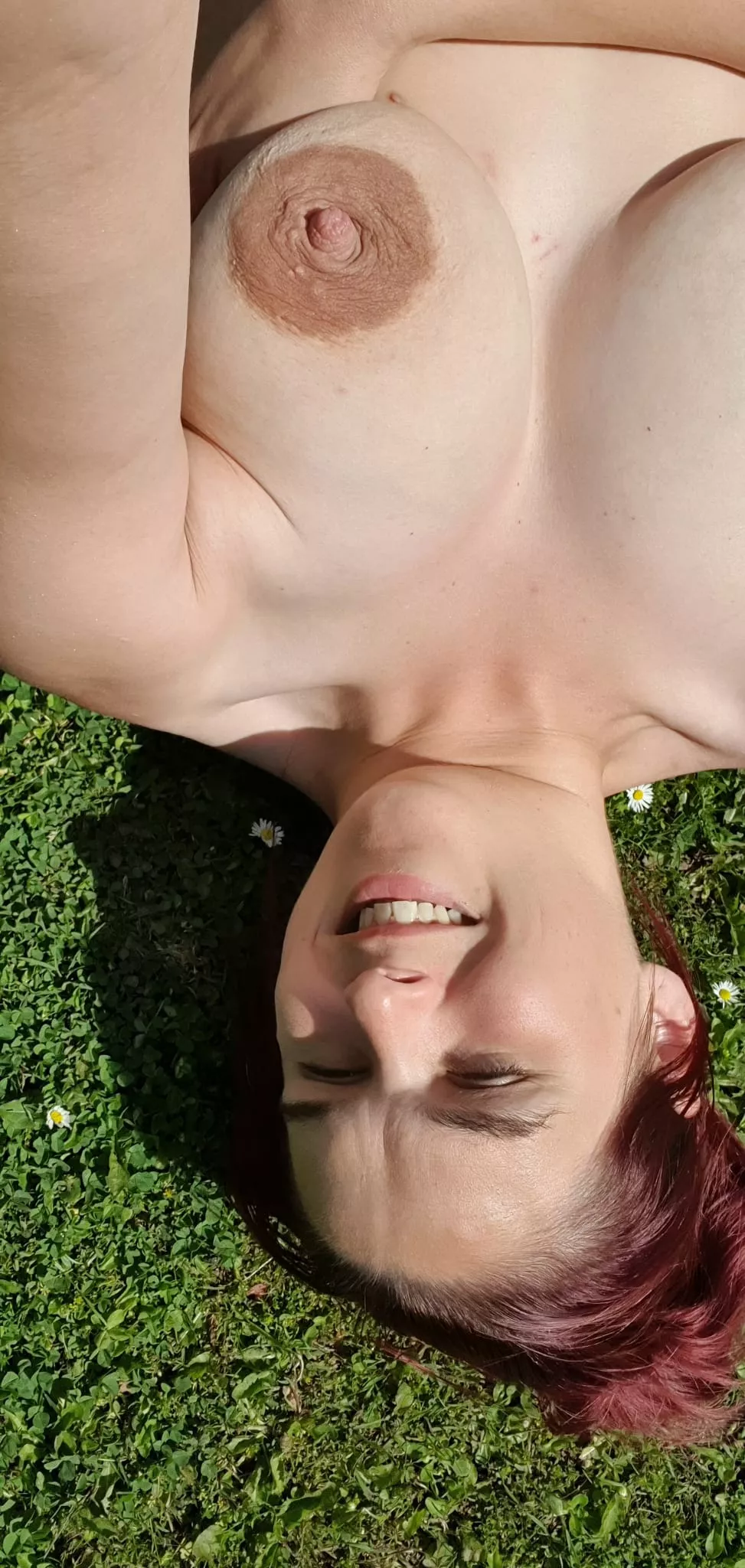 I'm that fun sweet milf next door!!. Love chatting with my subs, No PPV, no spam, daily posts, requests, customs, 800+ media