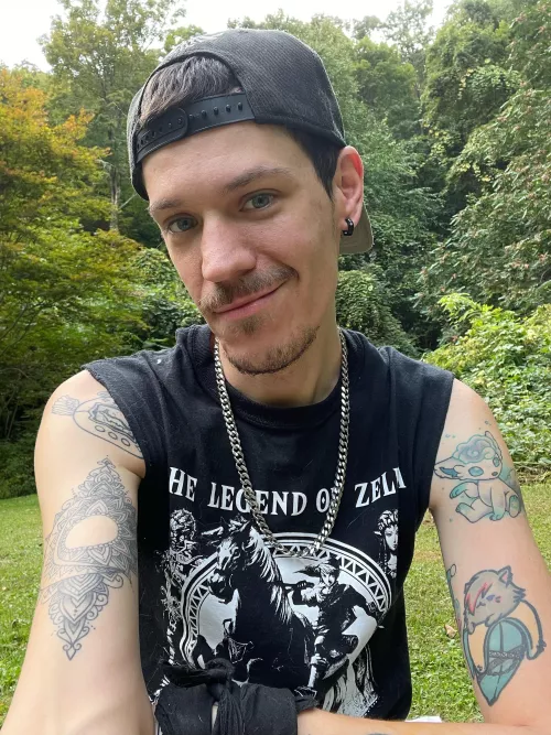 It’s my birthday, so I treated myself a little and now I’m reading. How’s everyone’s weekend been? ☺️