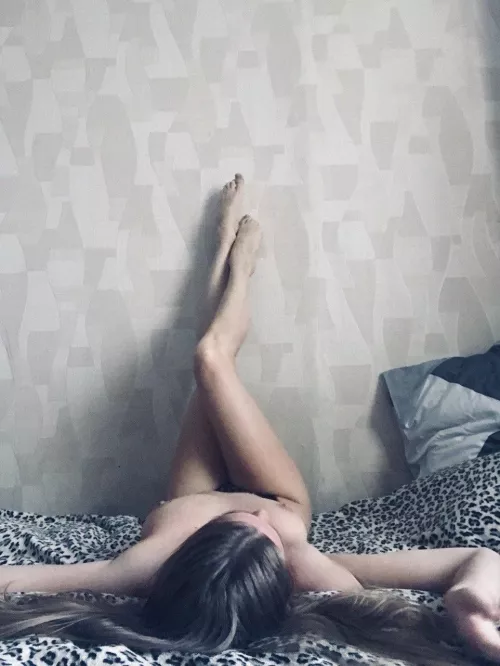 I’ve been told my feet and ankles are cute..how about my legs? 🦵