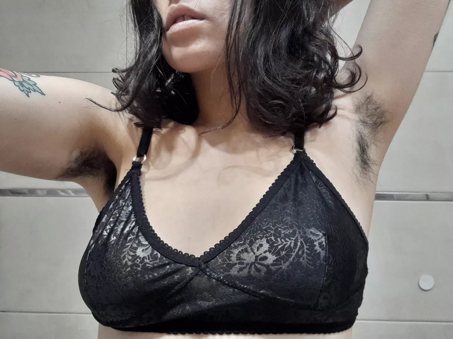 letting the hair grow more and more, do you like it? 🖤🔥