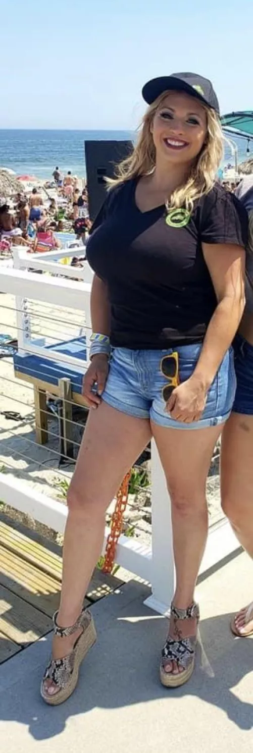 Looking to speak to men 45 plus. New to all of this curious about showing and discussing wife 35 thank you in advance