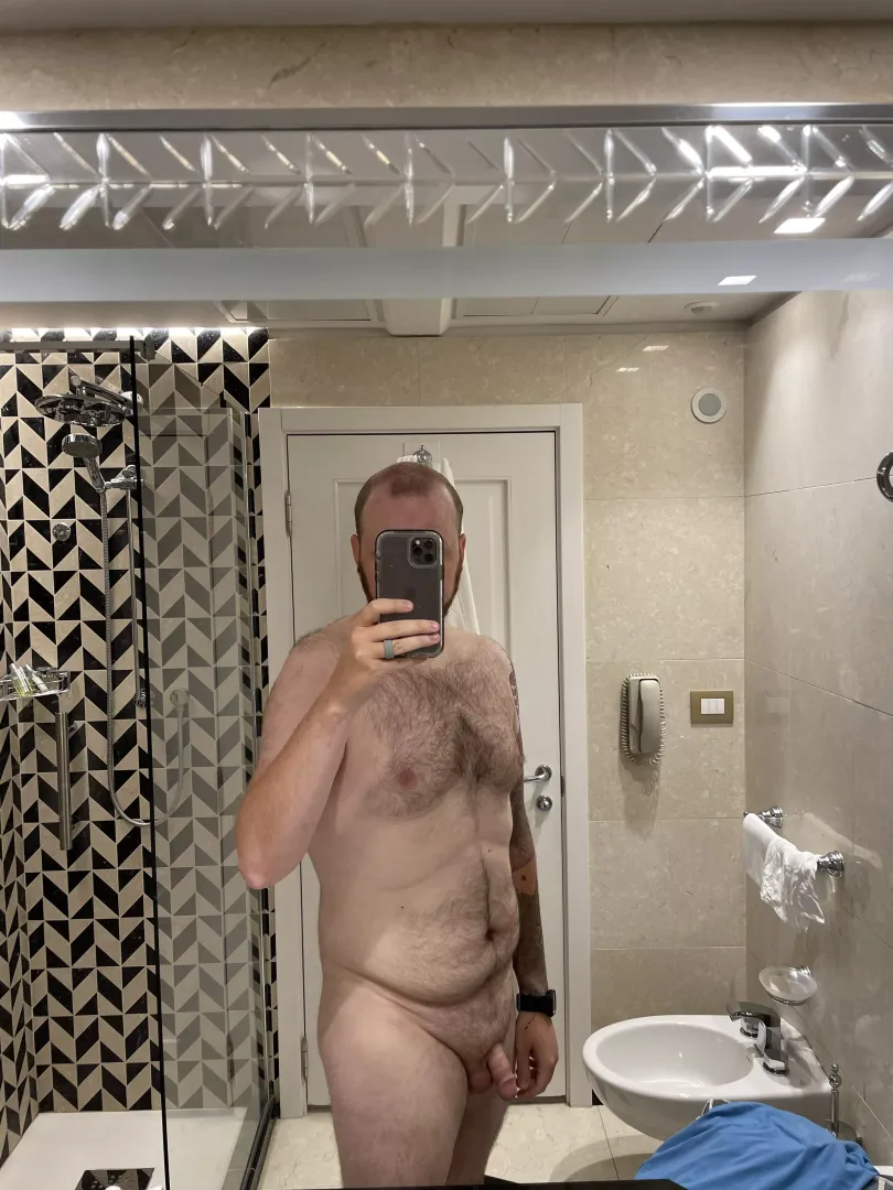 M 32, 195 lbs, 6’1” Just a normal nude by an American in Venice, Italy