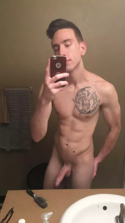 My preferred way to show off my ink 😼