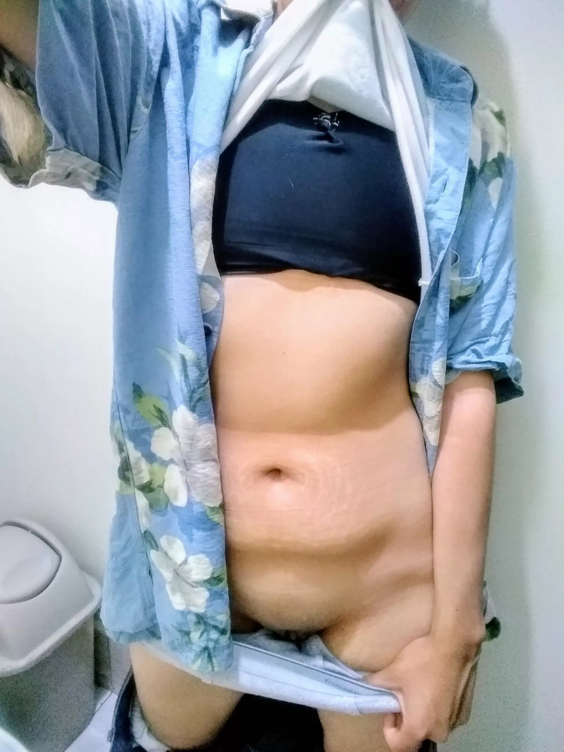 New bathroom pic, this time at a small restaurant (FTM, 18 y/o)