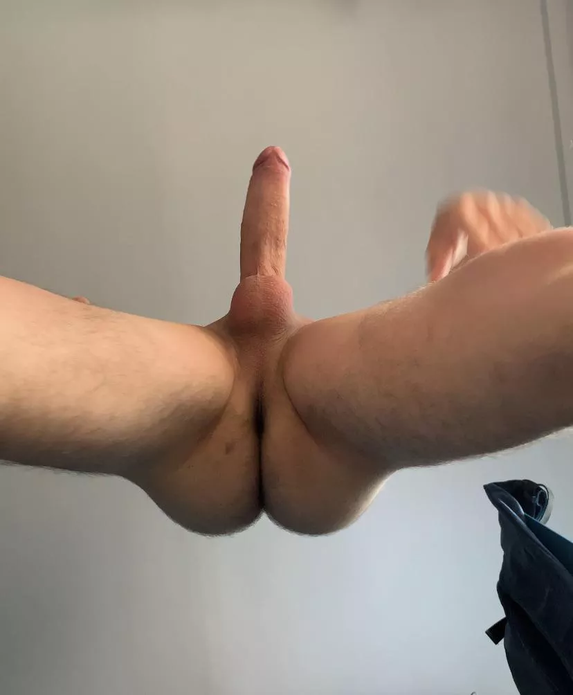 Please comment it with some spicy words it makes me sooo horny 🥵