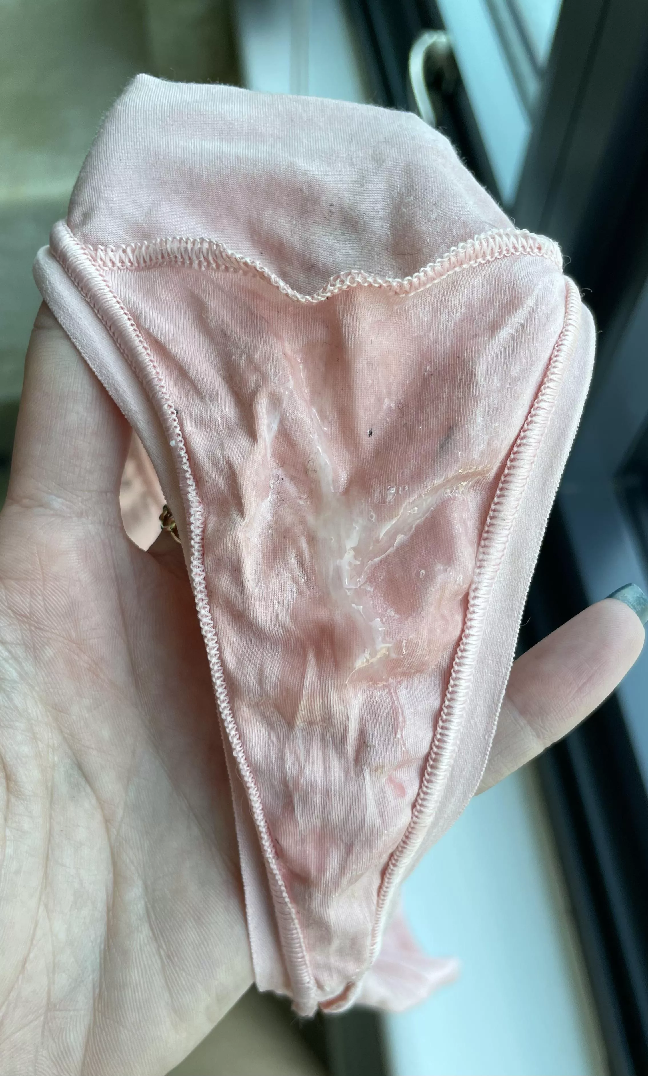 [selling] So excited for the new week, I soaked myself