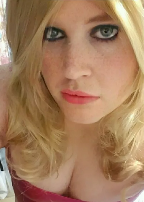 sissy desperate for exposure! it gets me off finding my pics on different websites xo