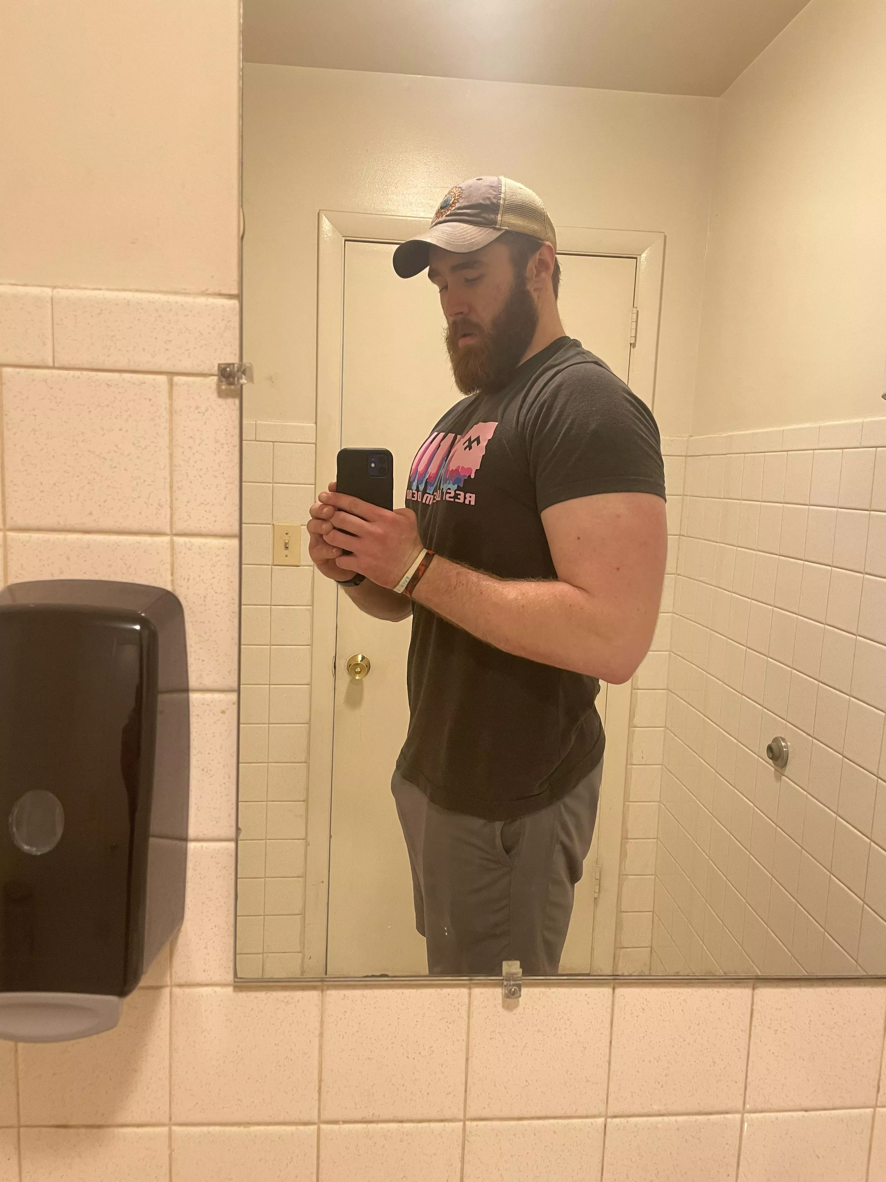 Skipped the gym this morning so here’s a picture of me flexing. Hope you like my 28 year old bi body.