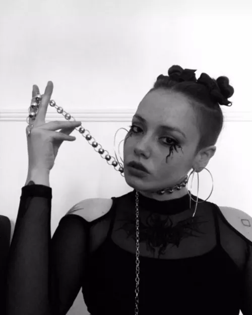 Stop trying to make your stupid dick look bigger, that's mission impossible! 🧐 you better make an effort to leave my clothes clean and impeccable. [domme]