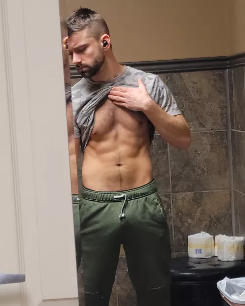 the game of fitness lol I imagine I am goro when lifting..