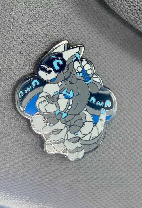 The new Bishop pin is the perfect car accessory ☺️ Synths are so cute! 💕